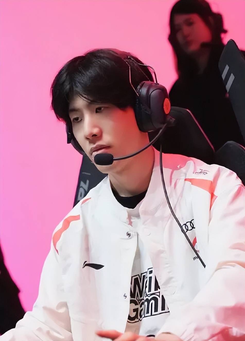 趋势以及两 趋势以及两